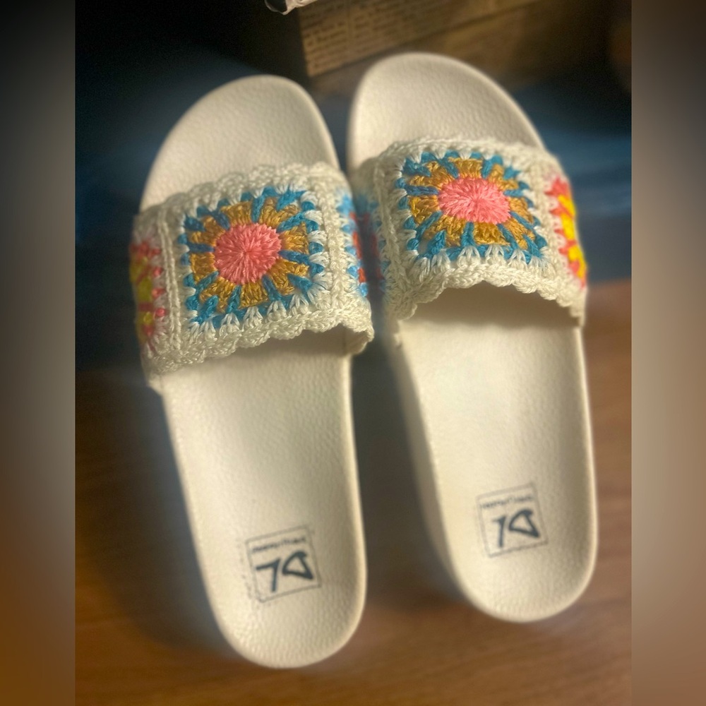 Crochet platform slides